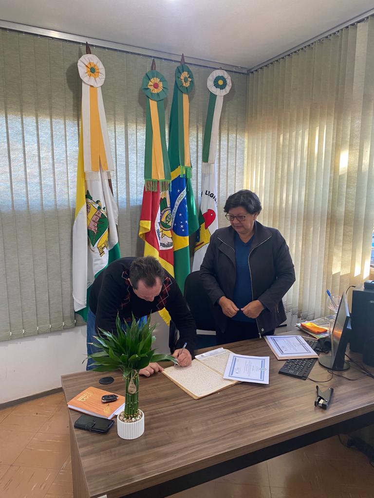 Posse dos Suplentes de Vereador: Senhor Rubens Antonio Bertazzo (PP) e Senhor Pedro Silvestre Silva de Ávila(PSDB).